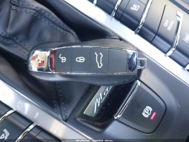 2017 PORSCHE MACAN WP1AF2A5XHLB60369 Photo 10