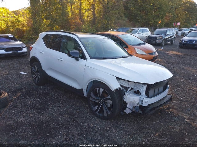 2024 VOLVO XC40 YV4L12UM5R2340682
