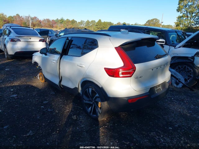 2024 VOLVO XC40 YV4L12UM5R2340682 Photo 2