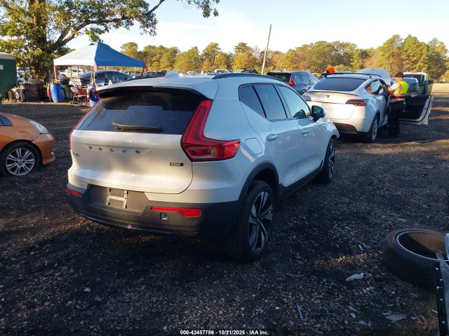2024 VOLVO XC40 YV4L12UM5R2340682 Photo 3