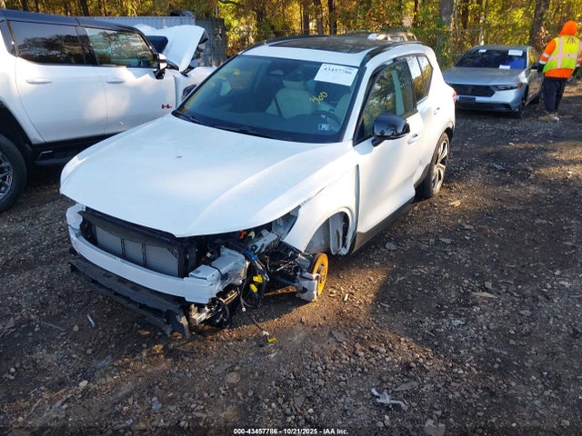 2024 VOLVO XC40 YV4L12UM5R2340682 Photo 5