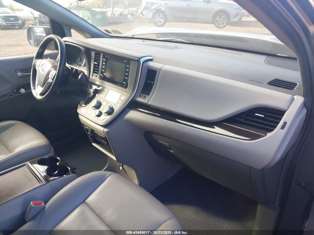 2020 Toyota Sienna Xle მანქანა იყიდება აუქციონზე, vin: 5TDYZ3DC1LS042418, აუქციონის ნომერი: 43458017