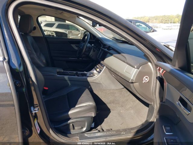 2017 JAGUAR XF SAJBD4BV7HCY29575 Photo 4