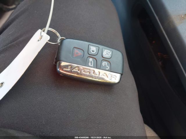 2018 JAGUAR F-PACE SADCJ2FX2JA256781 Photo 10