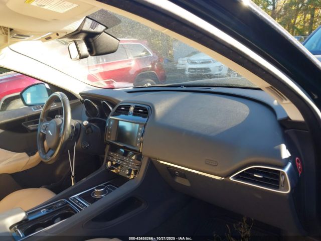 2018 JAGUAR F-PACE SADCJ2FX2JA256781 Photo 4