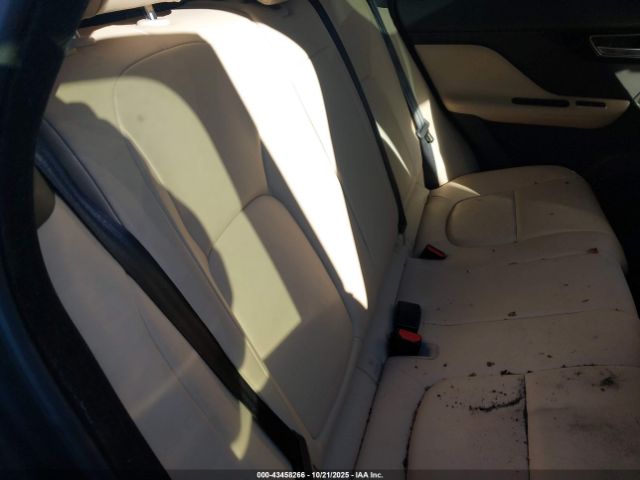 2018 JAGUAR F-PACE SADCJ2FX2JA256781 Photo 7