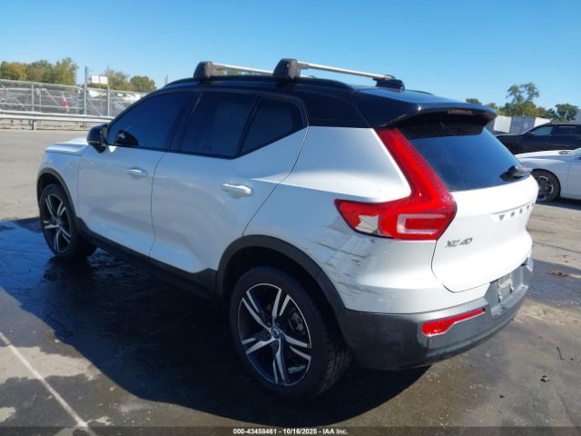2021 VOLVO XC40 YV4162UM1M2404976 Photo 2