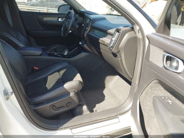 2021 VOLVO XC40 YV4162UM1M2404976 Photo 4
