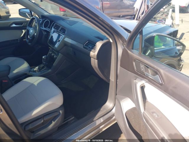 2018 VOLKSWAGEN TIGUAN 3VV2B7AX9JM030511 Photo 4