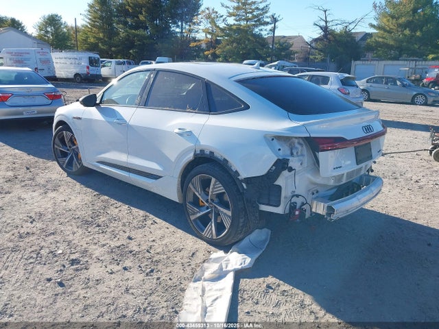 2022 AUDI E-TRON SPORTBACK WA13AAGE5NB037150 Photo 2