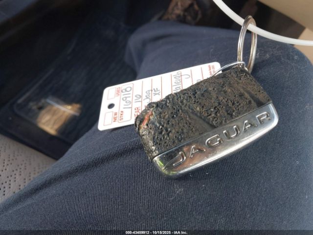 2016 JAGUAR XF SAJBK4BV2GCY19251 Photo 10