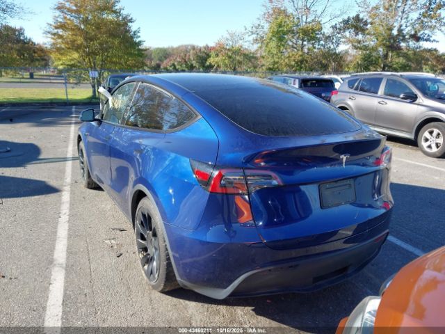 2024 TESLA MODEL Y 7SAYGDEE0RA218402 Photo 2