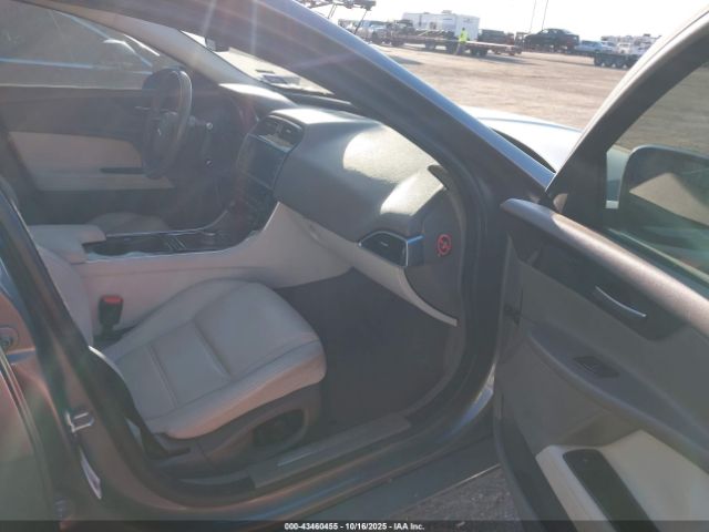 2017 JAGUAR XE SAJAE4BV8HCP11494 Photo 4