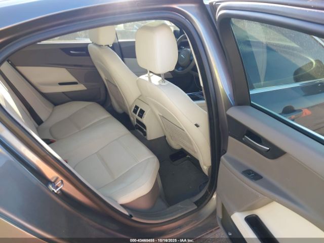 2017 JAGUAR XE SAJAE4BV8HCP11494 Photo 7