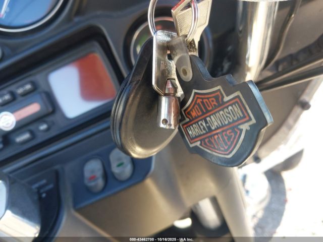 2005 HARLEY-DAVIDSON FLHTCUI 1HD1FCW165Y668672 Photo 10