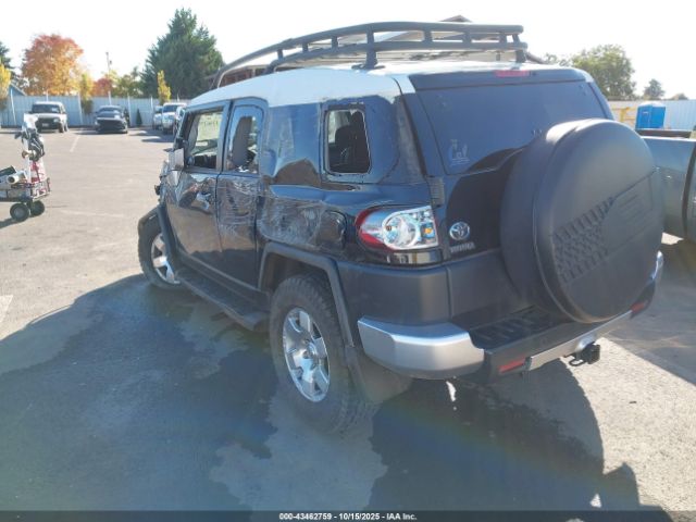 2007 TOYOTA FJ CRUISER JTEBU11FX70034670 Photo 2