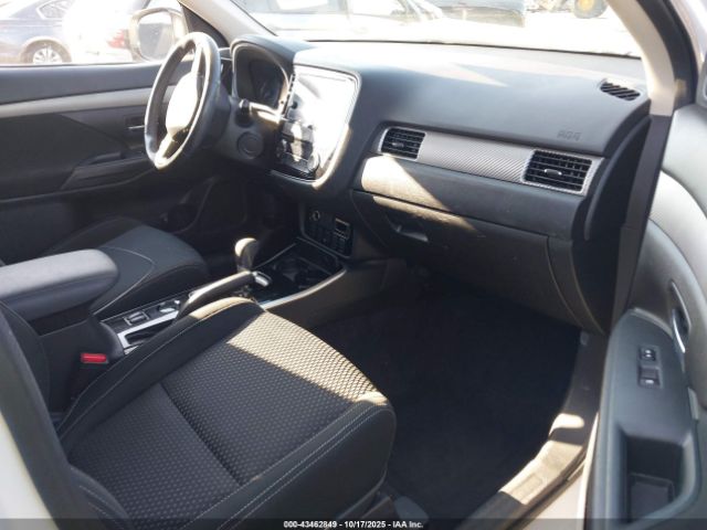 2018 MITSUBISHI OUTLANDER JA4AD3A34JZ033044 Photo 4