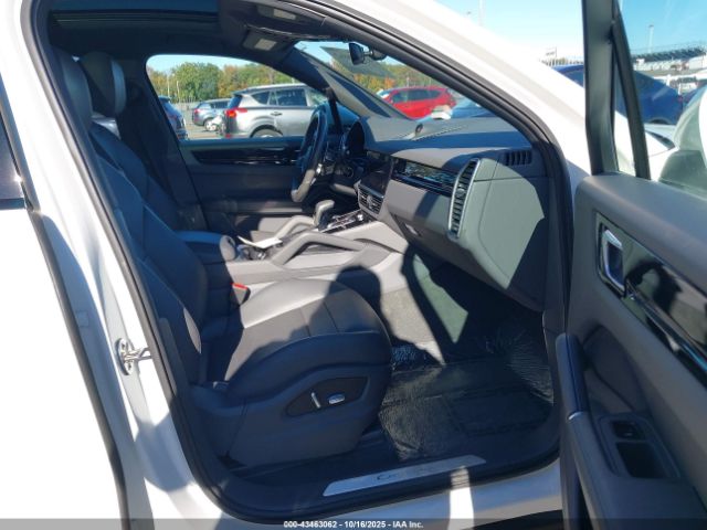 2021 PORSCHE CAYENNE WP1AA2AY7MDA02911 Photo 4