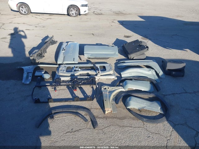 5TFLA5EC3NX008828 Toyota Tundra Sr5