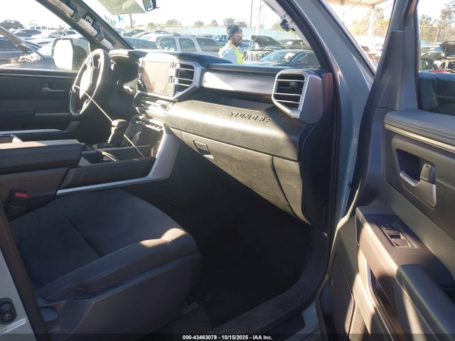 5TFLA5EC3NX008828 Toyota Tundra Sr5