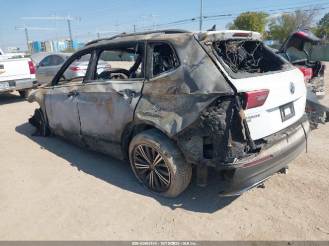 2018 VOLKSWAGEN TIGUAN 3VV3B7AX3JM012980 Photo 2