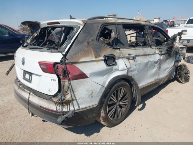 2018 VOLKSWAGEN TIGUAN 3VV3B7AX3JM012980 Photo 3