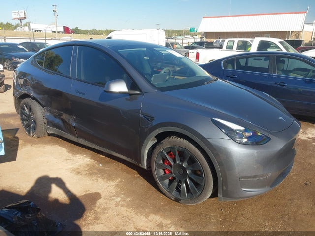 2024 TESLA MODEL Y 7SAYGDEE0RA215113 Photo 0