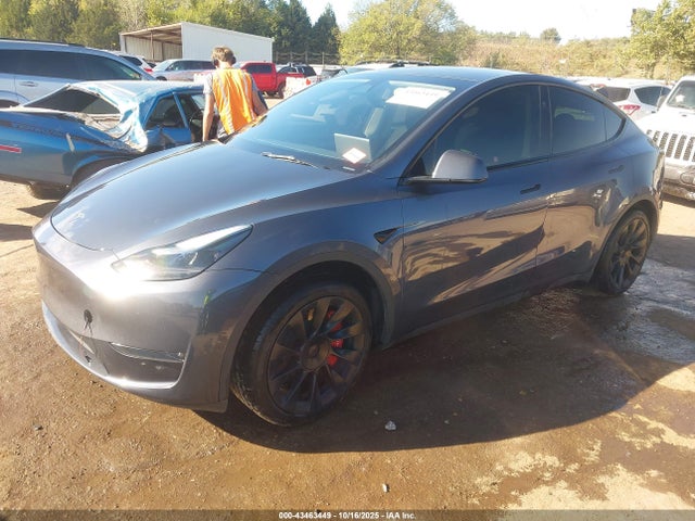 2024 TESLA MODEL Y 7SAYGDEE0RA215113 Photo 1