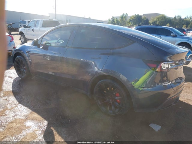 2024 TESLA MODEL Y 7SAYGDEE0RA215113 Photo 2