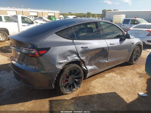 2024 TESLA MODEL Y 7SAYGDEE0RA215113 Photo 3