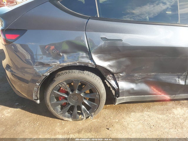 2024 TESLA MODEL Y 7SAYGDEE0RA215113 Photo 5