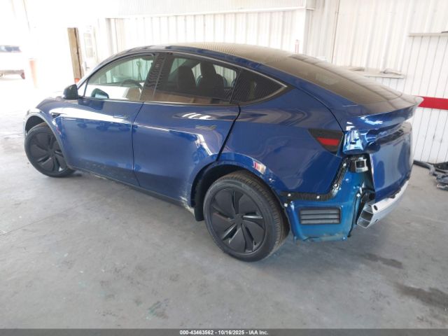 2026 TESLA MODEL Y 7SAYGDEDXTA427709 Photo 2