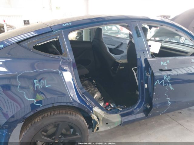 2026 TESLA MODEL Y 7SAYGDEDXTA427709 Photo 5