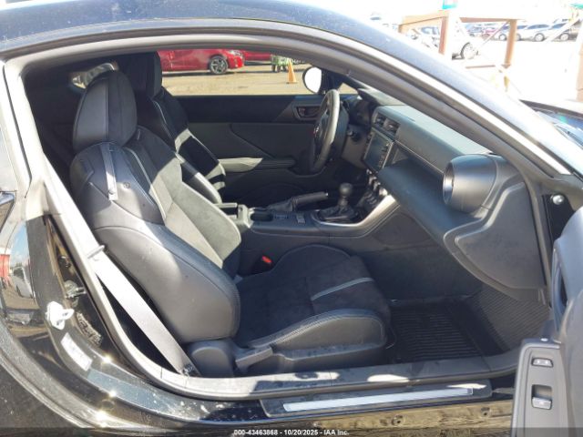 2025 TOYOTA GR86 JF1ZNBE16S8758117 Photo 4