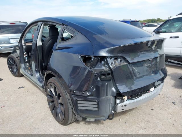 2024 TESLA MODEL Y 7SAYGDEF8RA291235 Photo 2