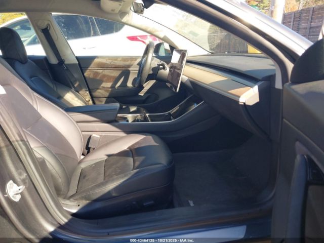 2019 TESLA MODEL 3 5YJ3E1EA3KF300884 Photo 4