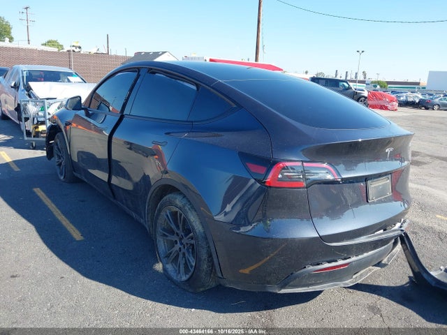 2024 TESLA MODEL Y 7SAYGDED2RF182142 Photo 2