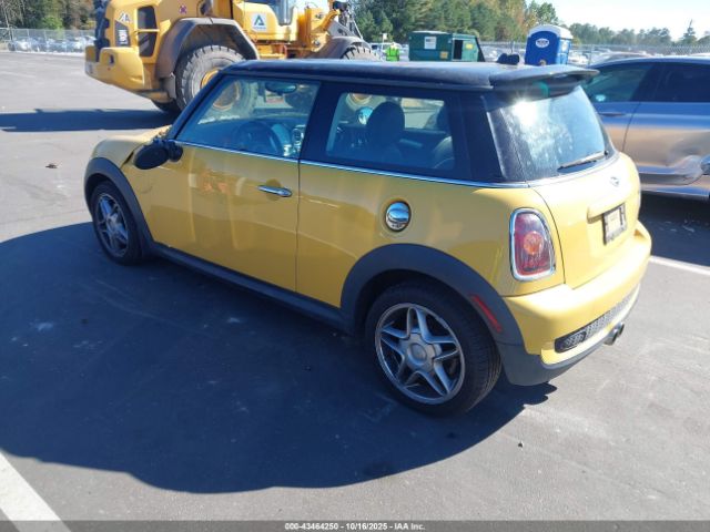 2007 MINI COOPER S WMWMF73587TL90450 Photo 2