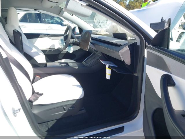 2026 TESLA MODEL Y 7SAYGDED3TA473088 Photo 4