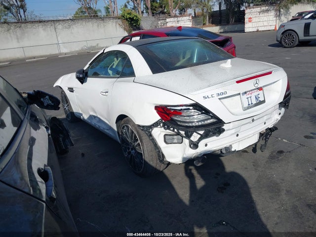 2019 MERCEDES-BENZ SLC 300 WDDPK3JA5KF158809 Photo 2