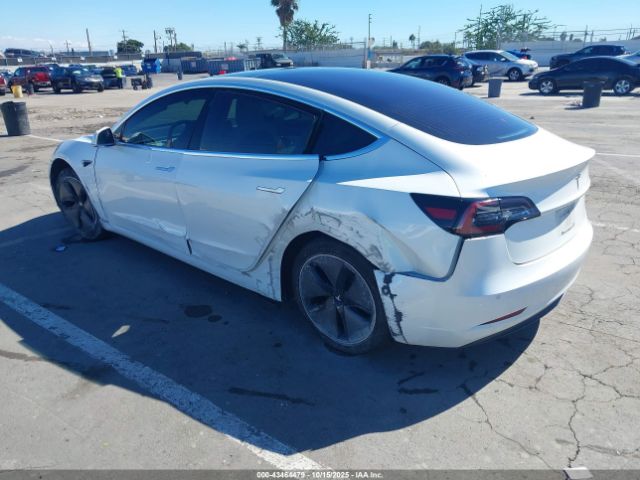 2018 TESLA MODEL 3 5YJ3E1EA0JF168813 Photo 2