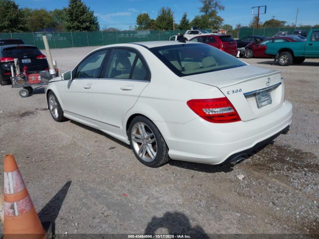 2012 MERCEDES-BENZ C 300 WDDGF8BB1CA704383 Photo 2