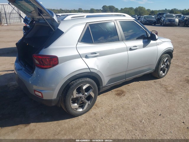 2021 HYUNDAI VENUE KMHRC8A32MU090462 Photo 3