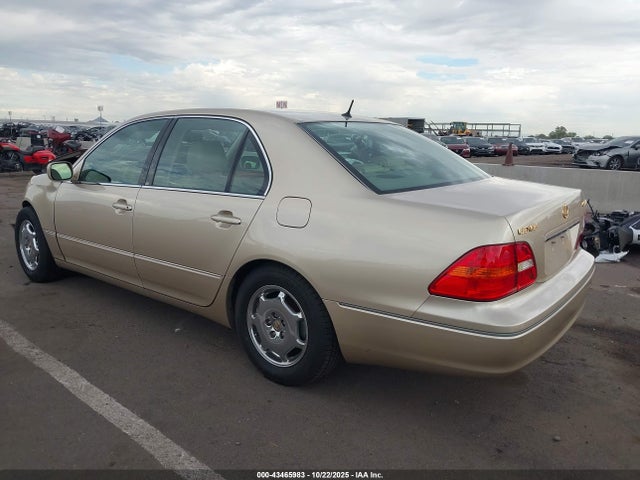 2002 LEXUS LS 430 JTHBN30F020079235 Photo 2