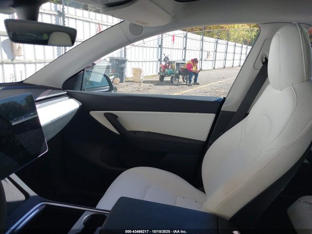 2021 TESLA MODEL Y 5YJYGAEE8MF144119 Photo 4