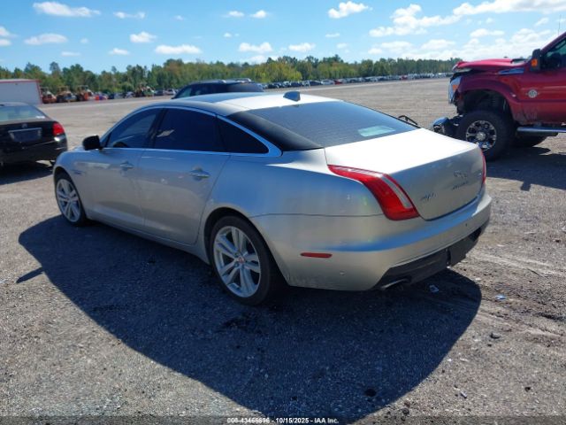 2016 JAGUAR XJ SAJWA2G76G8V94449 Photo 2