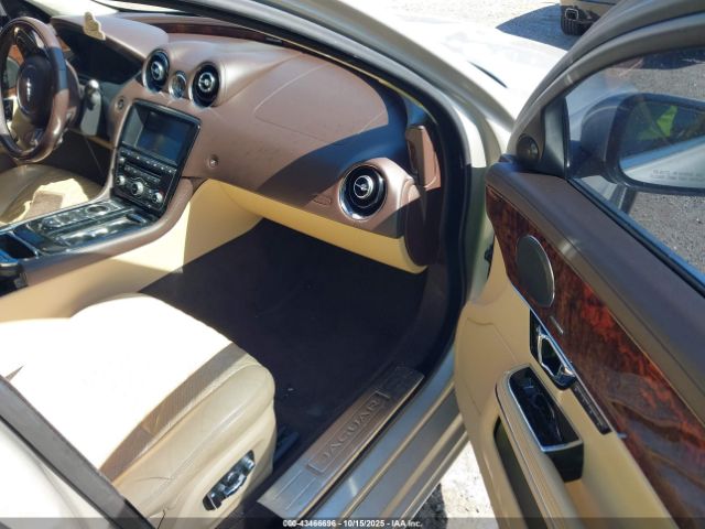 2016 JAGUAR XJ SAJWA2G76G8V94449 Photo 4