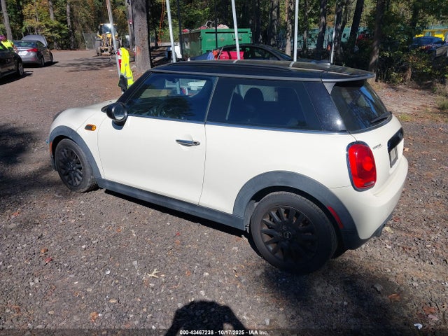 2016 MINI HARDTOP WMWXP5C54GT740123 Photo 2