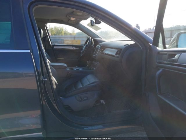 2011 VOLKSWAGEN TOUAREG WVGFF9BP5BD000932 Photo 4