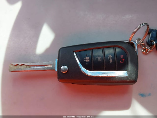 JTDEPRAE9LJ056548 Toyota COROLLA LE